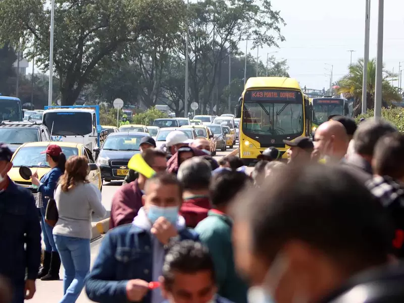 Protestas en Bogotá / Dueños de buses provisionales del SITP