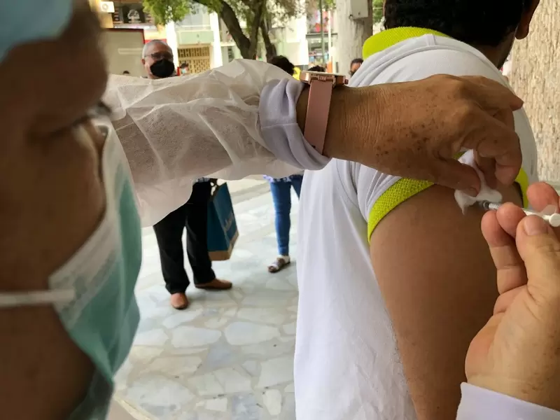 Adulta mayor habría recibido doble dosis de la vacuna contra Covid-19 en Neiva