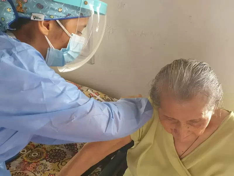 vacunación abuelitos