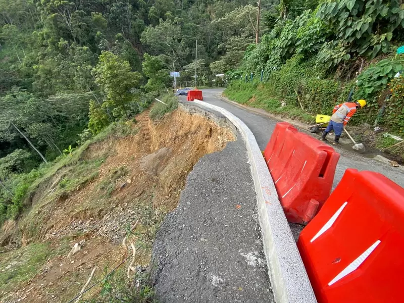 Atención en puntos afectados por lluvias en Medellín.