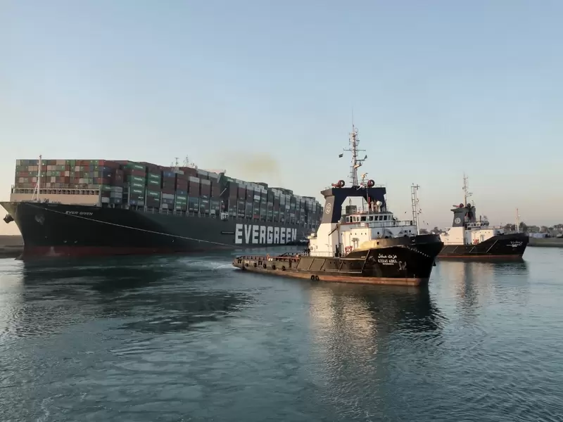 Buque en el canal de Suez