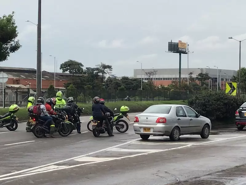 Bloqueos en la avenida Ciudad de Cali Bloqueos en la avenida Ciudad de Cali