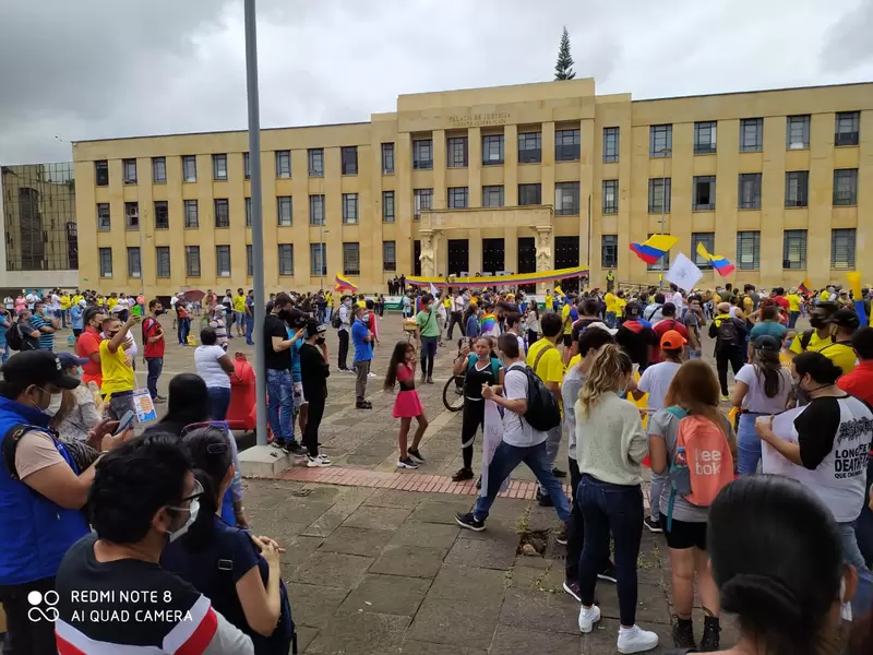 Marchas en medio del paro nacional.