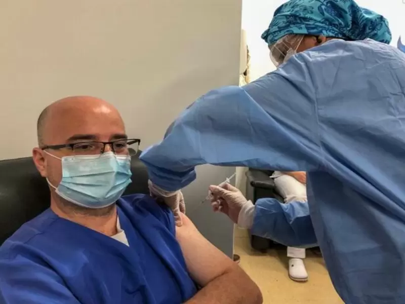 Vacunación del personal salud en Antioquia.