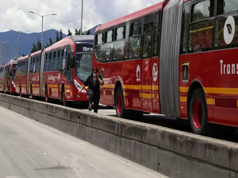 Trancón en Transmilenio por protestas en Bogotá Trancón en Transmilenio por protestas en Bogotá