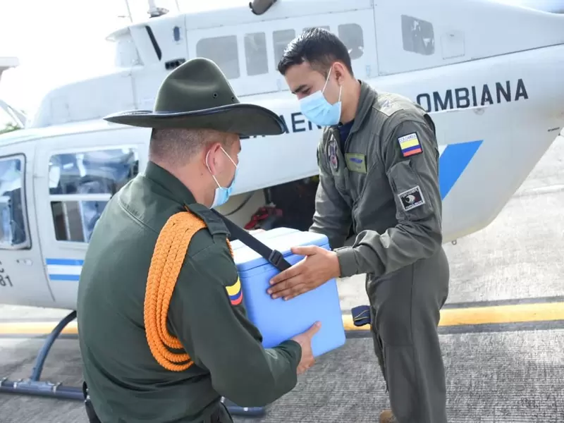 Fuerza Aérea y Policía continúan transportando vacunas contra el Covid 19 en el Tolima
