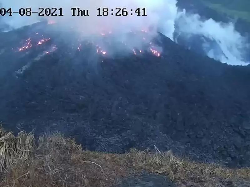 Volcán La Soufriere hizo erupción