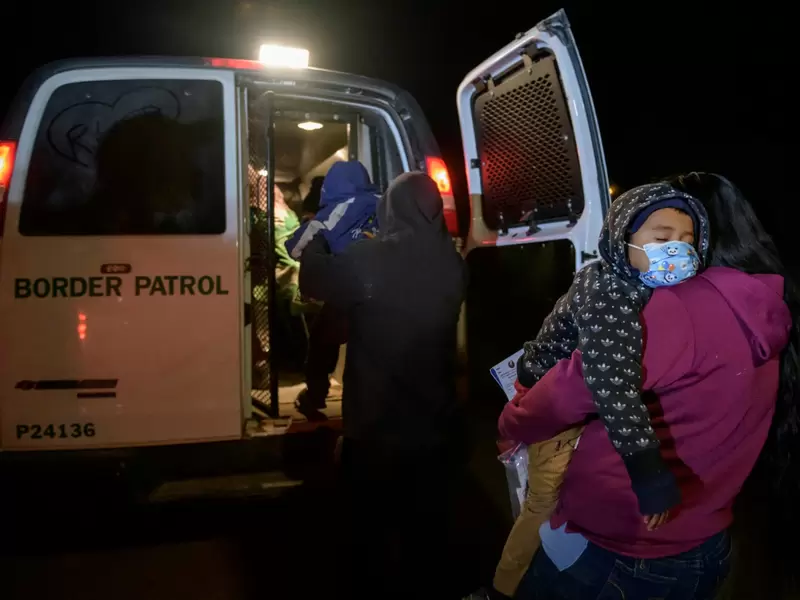 Niños migrantes en la frontera de EE.UU. y México