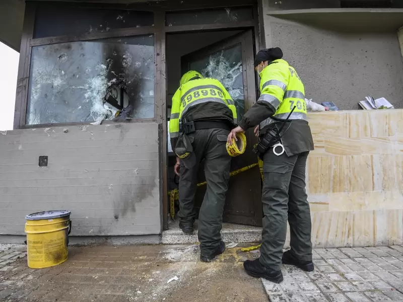 CAI de Bogotá vandalizado en medio de la protestas del paro nacional.