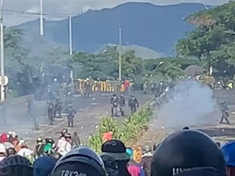 Más de 250 hombres de la Policía están en el municipio restableciendo el control de las vías bloqueadas.
