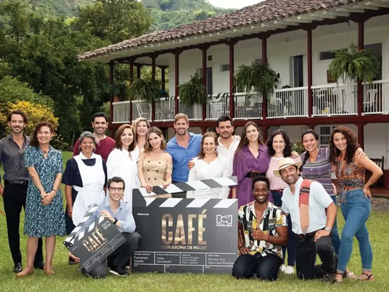 CAFÉ CON AROMA DE MUJER CAFÉ CON AROMA DE MUJER
