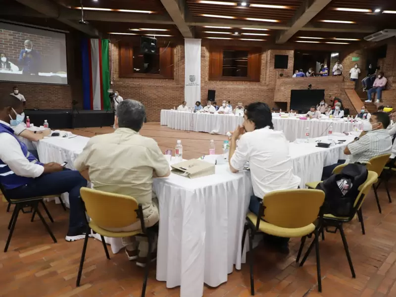 La visita de la Comisión de Paz a la ciudad empezó en horas de la mañana con la visita a los pubntos más afectados por los recientes incidentes de violencia.