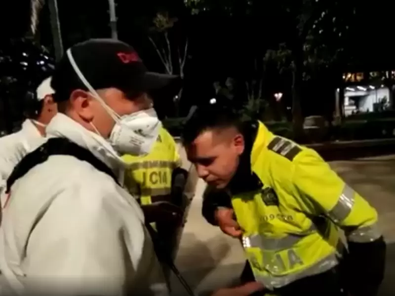 Rocían acido a policía Rocían acido a policía