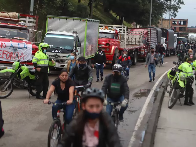 Camioneros y conductores de vehículos de carga protestan en sur de Bogotá