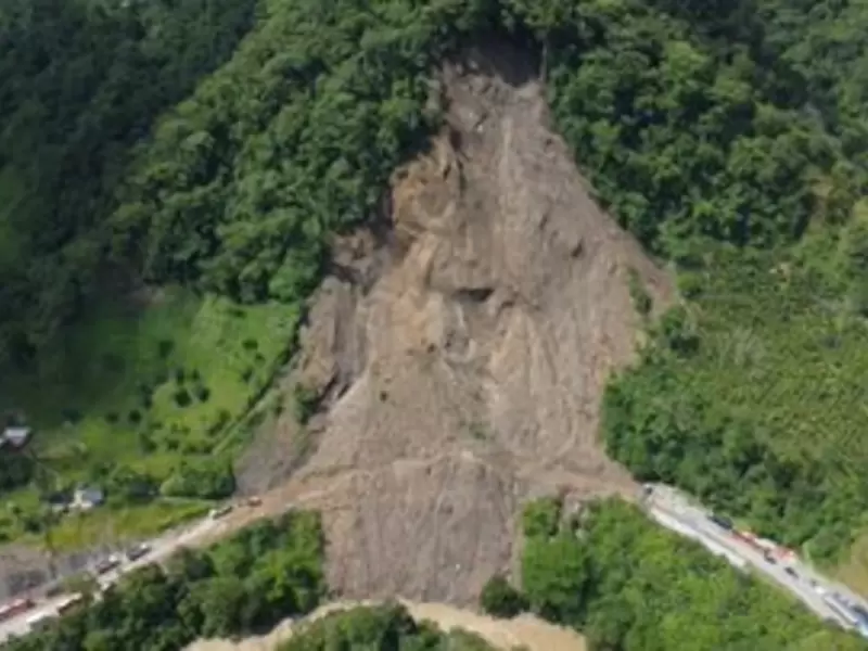 Cierre total de la vía entre Godó y Guineales entre Dabeiba-Mutatá, Antioquia.