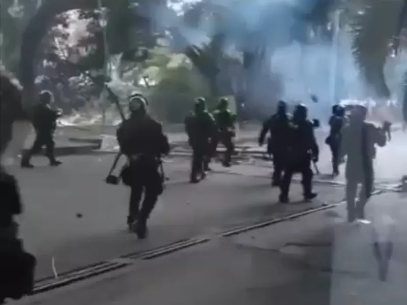 Disturbios en oeste y sur de Cali por despeje de bloqueos viales.