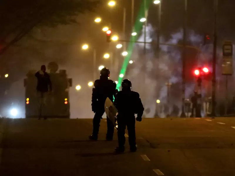 ENFRENTAMIENTOS ENTRE MANIFESTANTES Y POLICIA EN PORTAL LAS AMERICAS 21 DE MAYO