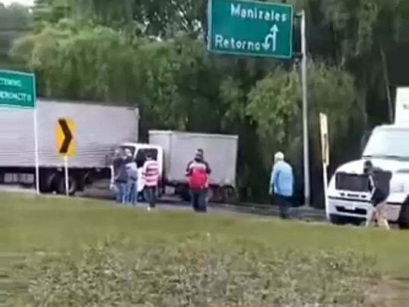 Adelantan bloqueos los camioneros