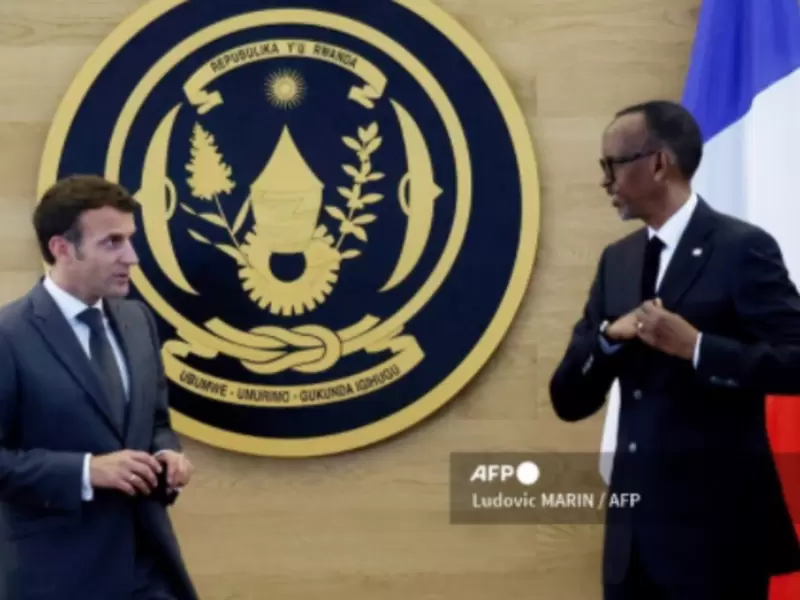 Presidente de Ruanda Paul Kagame con el presidente de Francia Emmanuel Macron