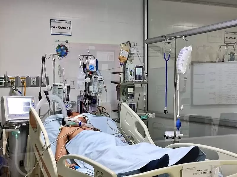 Hospitales Camas UCI Colombia