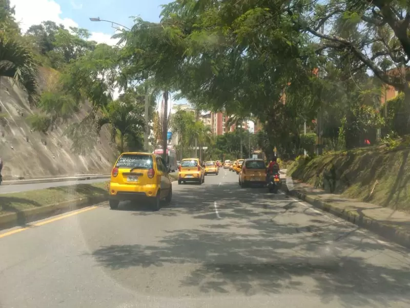 Caravana de taxistas en Medellín.