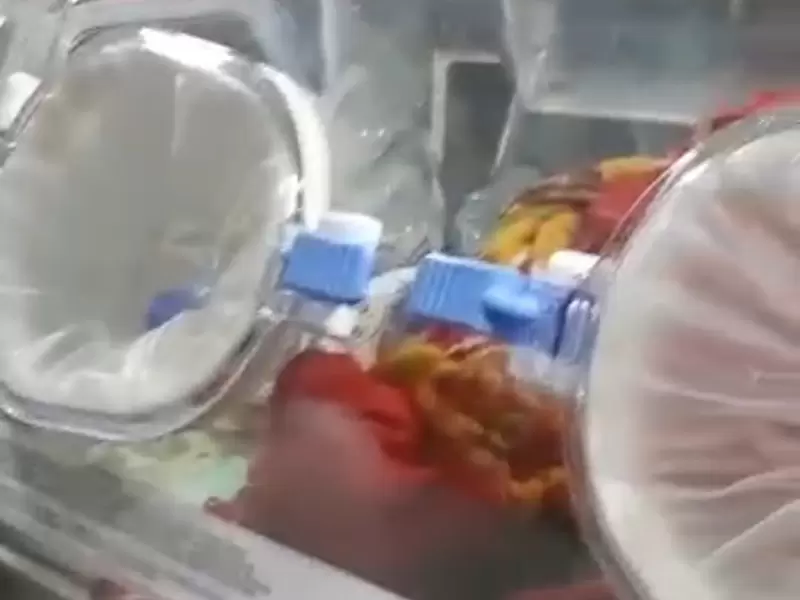La menor era trasportada en la Ambulancia