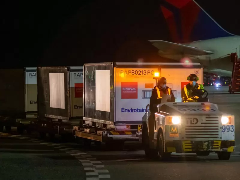 Llegan vacunas de Sinovac a Colombia
