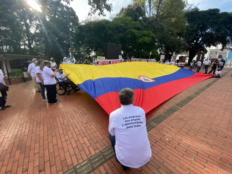 Marcha de ciudadanos en Medellín.