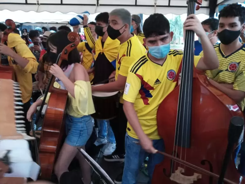 Distintas organizaciones sociales, juveniles y artísticas interpretaron varias canciones.