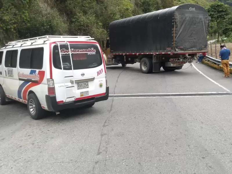 Campesinos bloquean vía a Ocaña