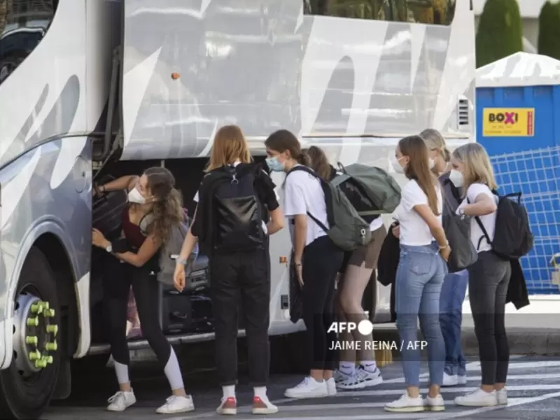Jóvenes se contagian en excursión en España