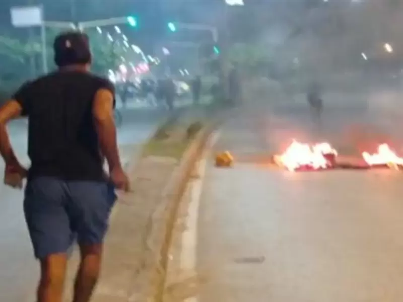 Enfrentamiento entre manifestantes y Policía