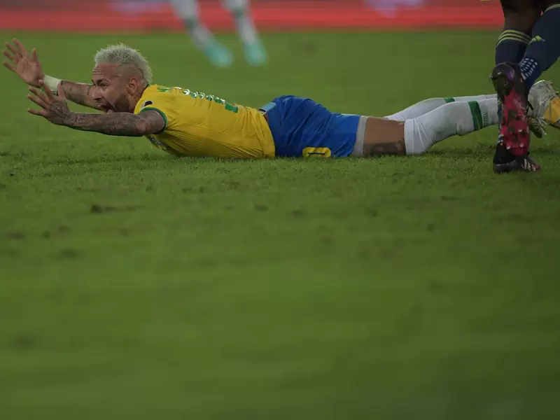 Neymar, su risita, burla y celebración del robo ante Colombia