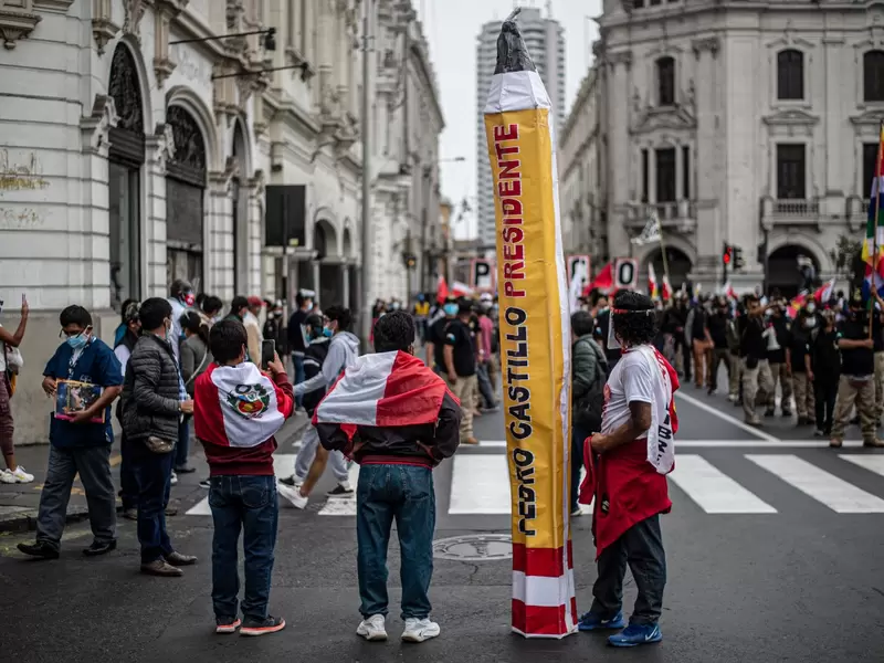 Manifestaciones en Lima a la espera del ganador de la presidencia