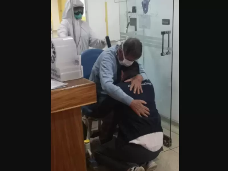 Ministro Malagón recibe a su padre que superó el coronavirus