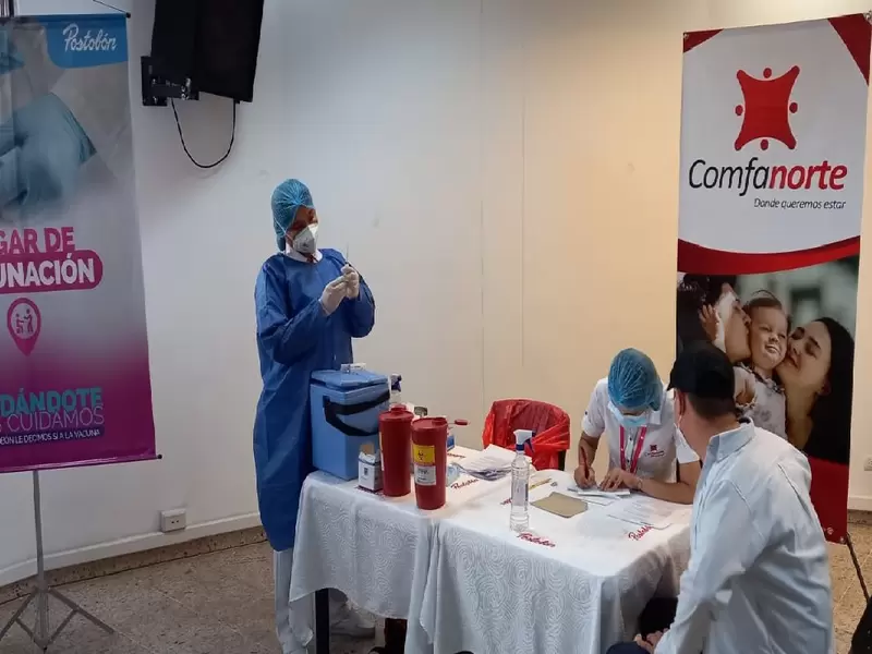 300 empleados fueron vacunados en la primera jornada
