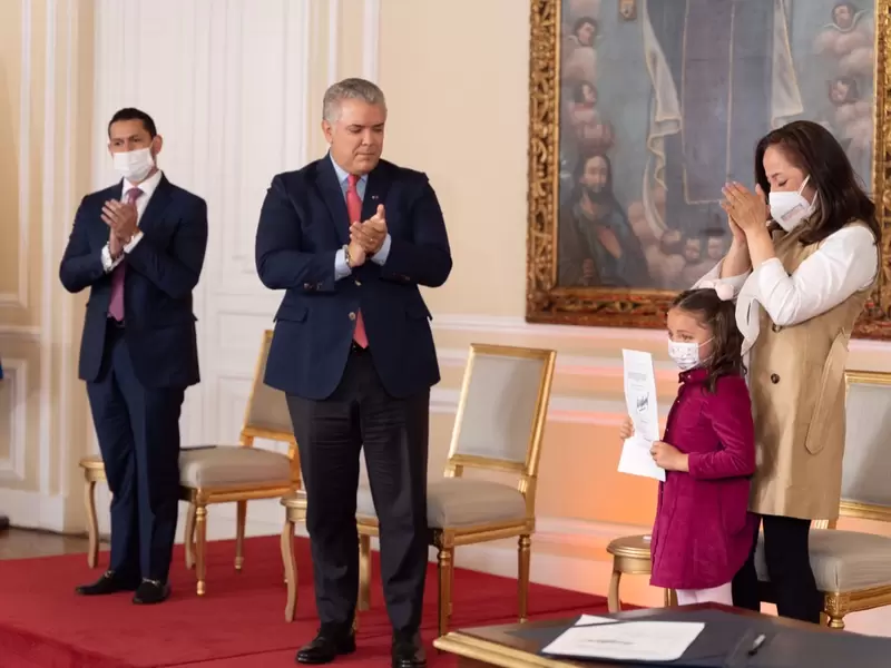 Sanción de la reglamentación de la cadena perpetua contra violadores de niñas y niños.