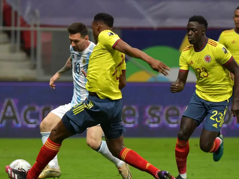yerry mina hoy: patada a Messi que televisión no mostró yerry mina hoy: patada a Messi que televisión no mostró