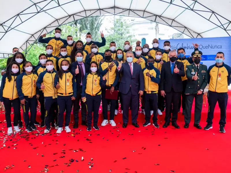 Presidente Iván Duque junto con la delegación deportiva de Tokio 2020