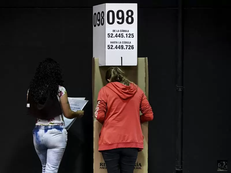 Mujeres participando durante las elecciones en Colombia