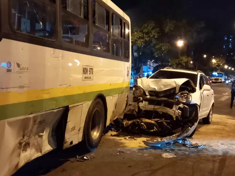 Tres personas resultado heridas tras ser arrolladas por un conductor en Medellín.