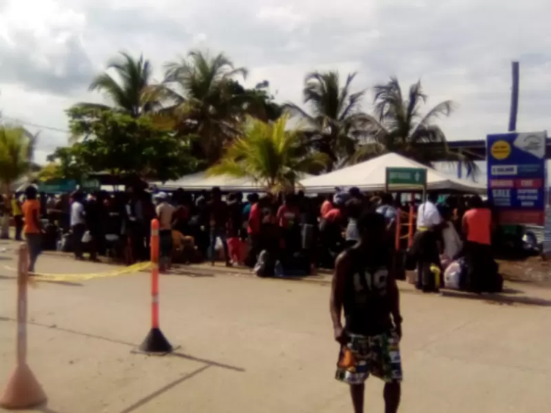 Referencia migrantes represados en Necoclí, Antioquia.