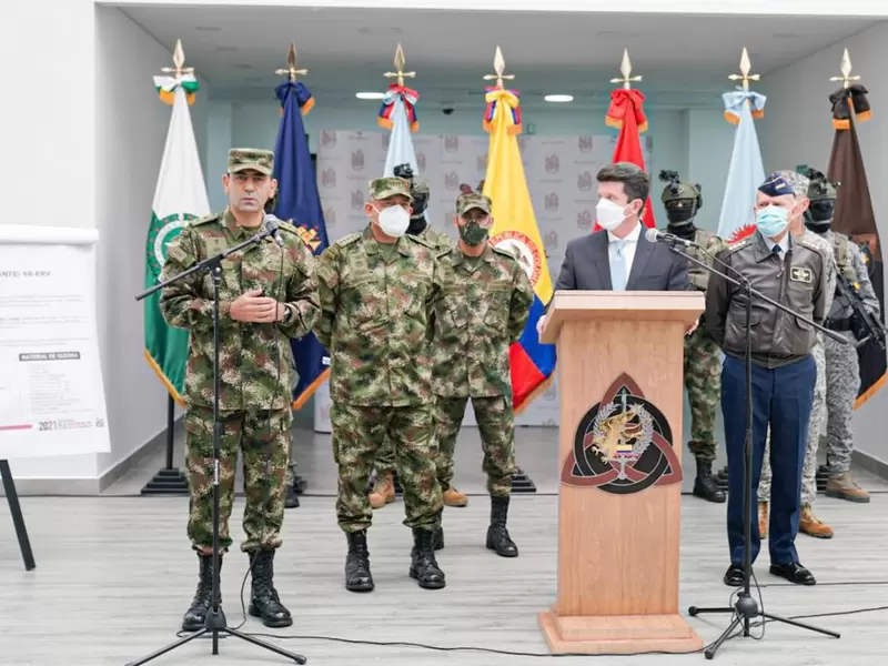 Ministro de defensa y cúpula militar