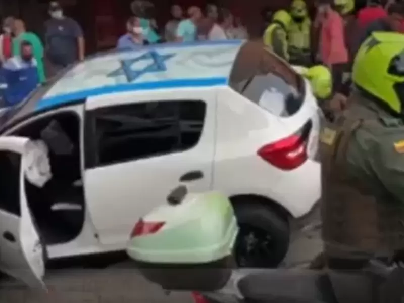 Luego de ser atracado, joven arrolló y le disparó a los ladrones Luego de ser atracado, joven arrolló y le disparó a los ladrones