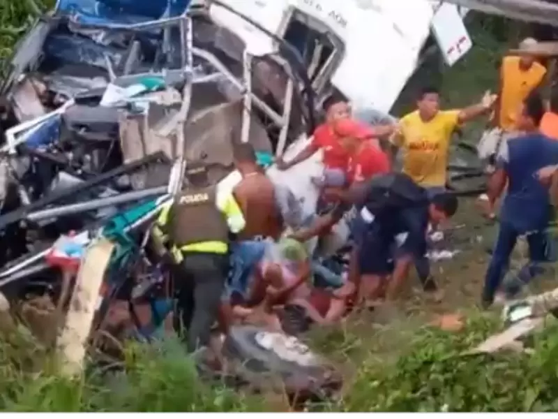 Bus cayó al vacío en Gambote, norte de Bolívar