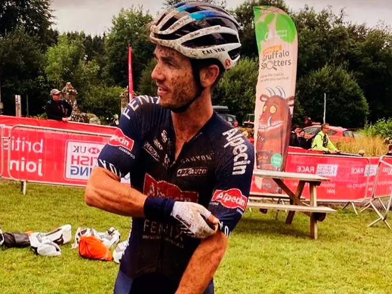 Alexandar Richardson, ciclista asaltado