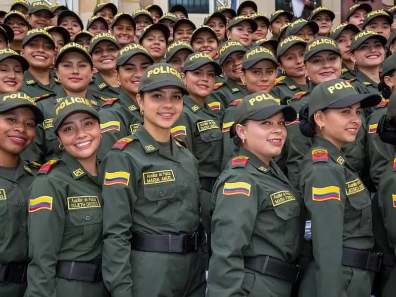 Mujeres auxiliares de la Policía Nacional