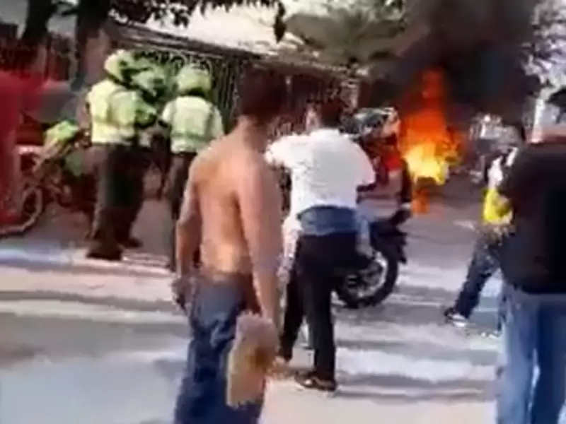 El mototaxista fue capturado por alteración del orden público.