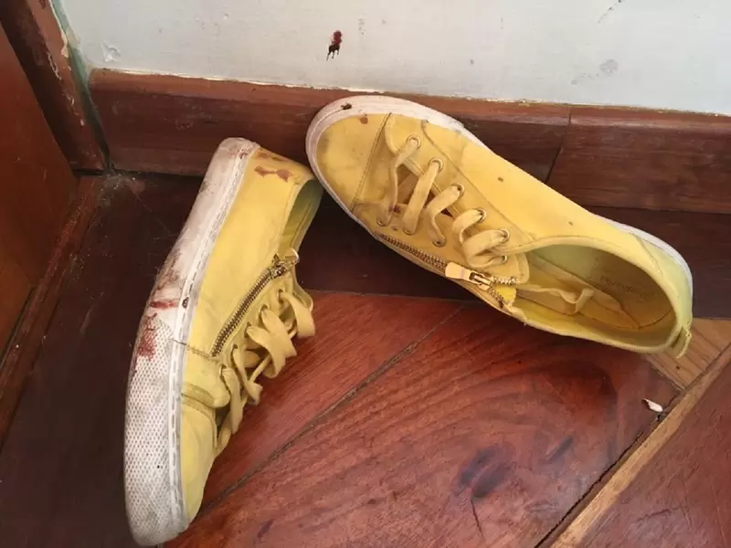 Así quedaron los zapatos de Yamile Arango, víctima de violencia de género