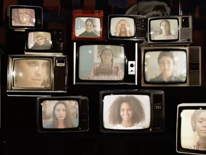 Voces E invita a 20 mujeres latinas de todas las industrias para debatir sobre el imaginario de belleza